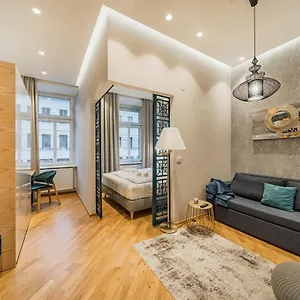 Zeus Design - Reumannplatz Apartment